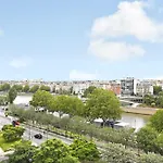 Seine & Eiffel Flat Ac